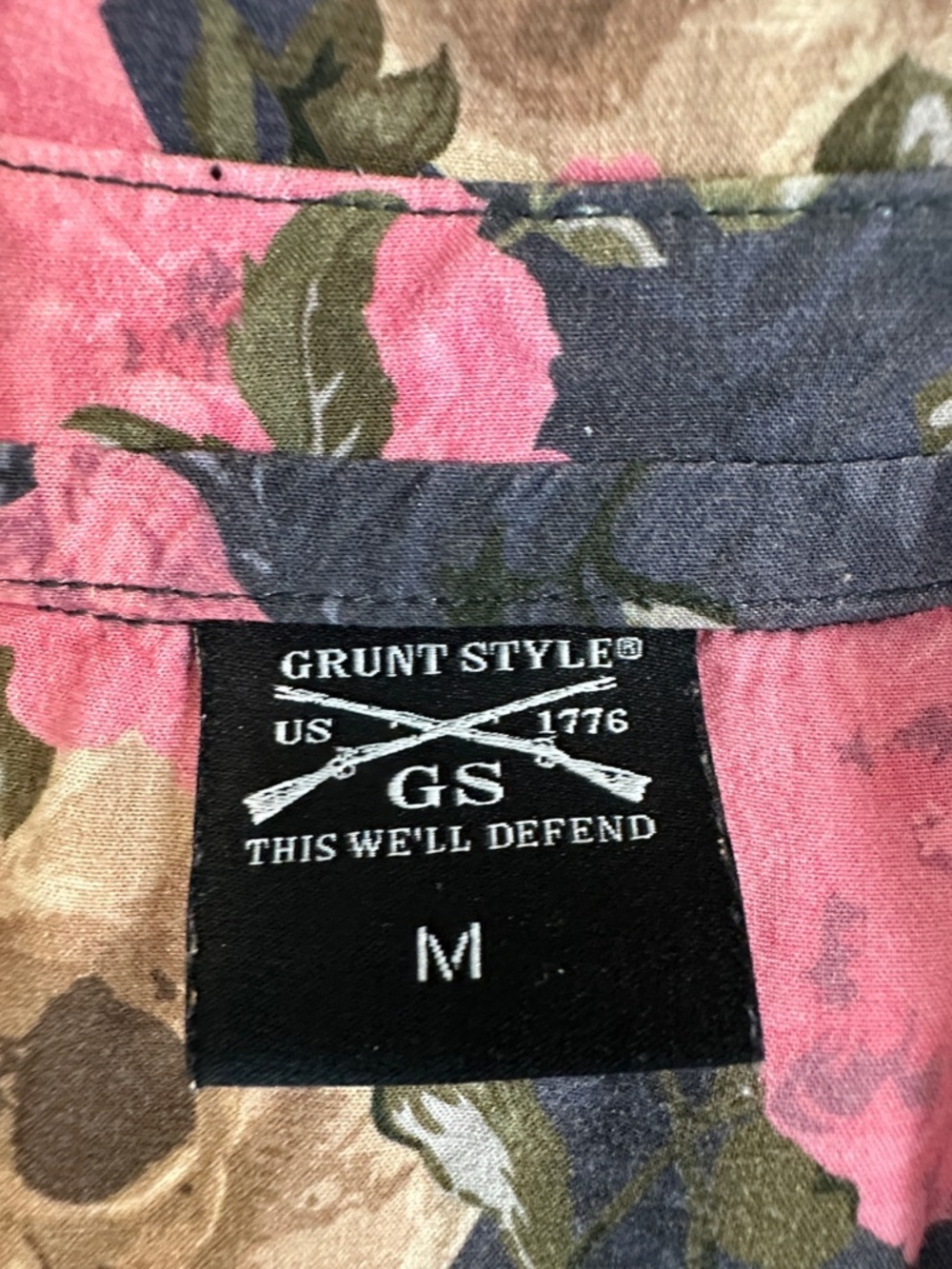 Grunt Button Up Hawaiian Style Medium Skull Grenade Knife EUC - Picture 2 of 6